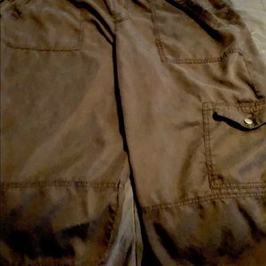 BLACK UTILITY CAPRIS